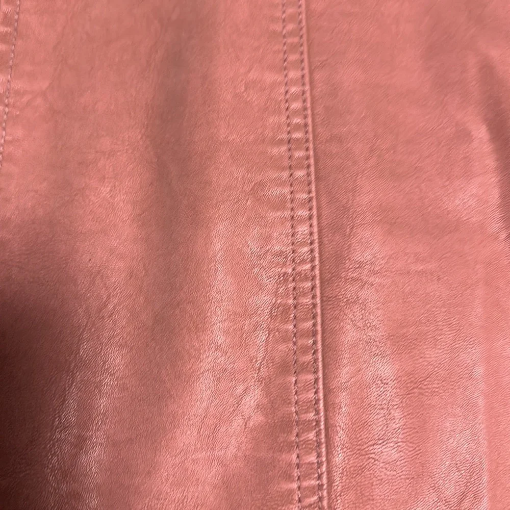 Free People Modern Femme vegan suede mini skirt in rose - Picture 7 of 10